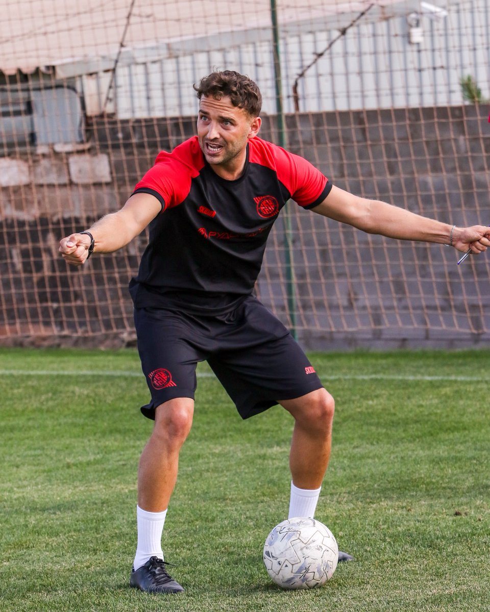 ToniMascar4's tweet photo. The journey begins.

Proud and excited to join this great club and be part of this ambitious project. 🔴⚪️ https://t.co/65OcIr1wLL