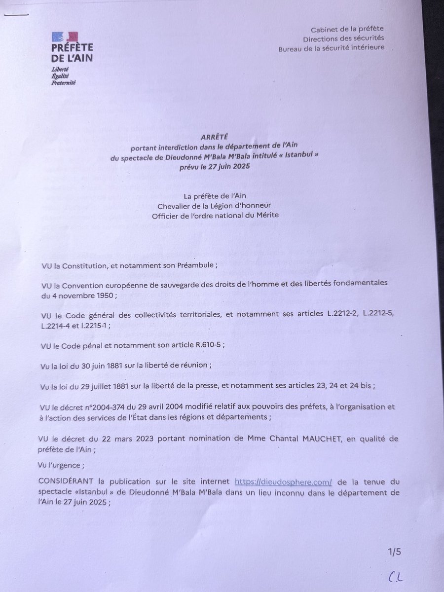 MbalaDieudo's tweet image. Deux arrêtés en une journée !! Un record du monde!! Ils n’ont toujours pas compris que ce qui est excessif devient dérisoire… Réservez vite vos places j’arrive, demain Bourg en B,samedi Geneve, dimanche Nancy. Il n’auront pas ma haine, je leur pardonne 🙏🏾 dieudosphere.com