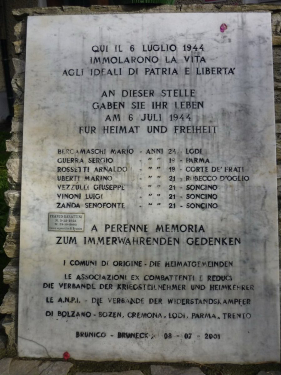 ANPIRomaPosti's tweet photo. Il #25giugno 1944, 8 giovani fuggirono dalla #ValBadia verso #Cortina, con l'aiuto di alcune donne sudtirolesi, nel tentativo di unirsi a qualche formazione partigiana. La polizia nazista però li rintracciò ed arrestò due giorni dopo.Vennero fucilati il #6luglio 1944 a #Brunico. https://t.co/uIDyRd75kN