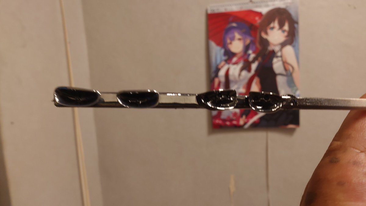 somtakapi's tweet image. Zoomon 1/24 オートザム・レビュー。ライトのリフレクター塗ってる。サフ→アンダーブラック2→Krome primerを塗装後、4日経ったのでテラクローム塗装。薄く吹いてドライブースで5-10分乾燥を繰り返しながら、テラテラに仕上げていく。数日経ったら、Kromeprimerでコートかな。#mazda121 #ShowUp