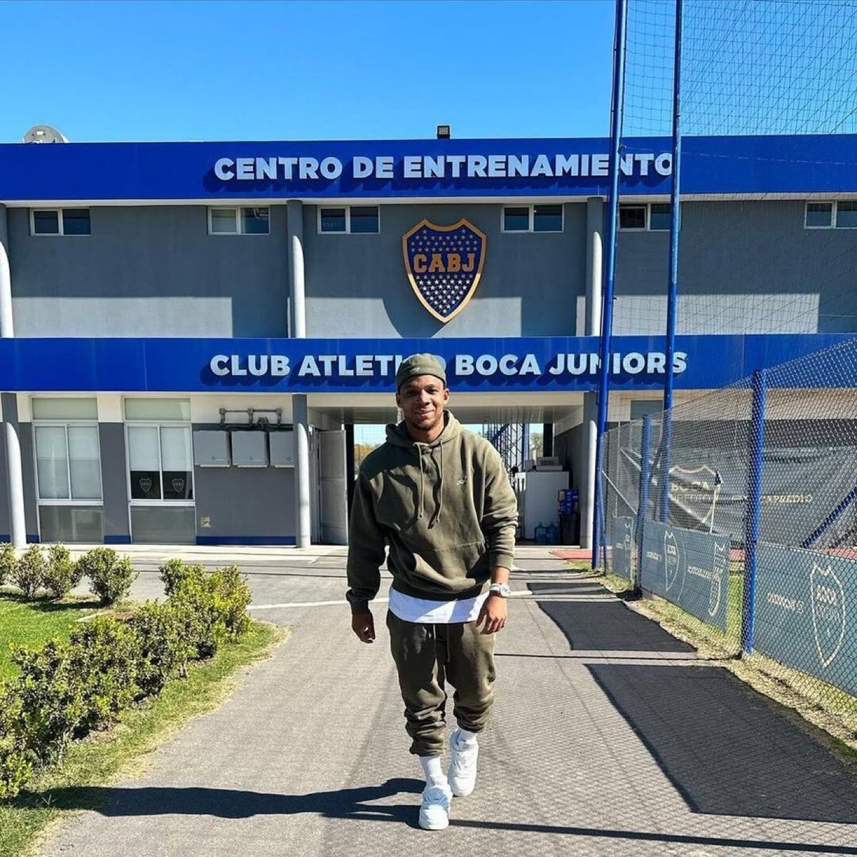 URGENTE: GOOOOOOOOOOOL, NO DEJAN DE LLEGAR BUENAS NOTICIAS 

Frank #Fabra le avisó al Consejo de Fútbol de Boca que le presentará una propuesta de un club colombiano. 

Su salida del club se dará siempre y cuando haya acuerdo económico.

Vía <a href="/Cristoffede/">Fede Cristofanelli</a>