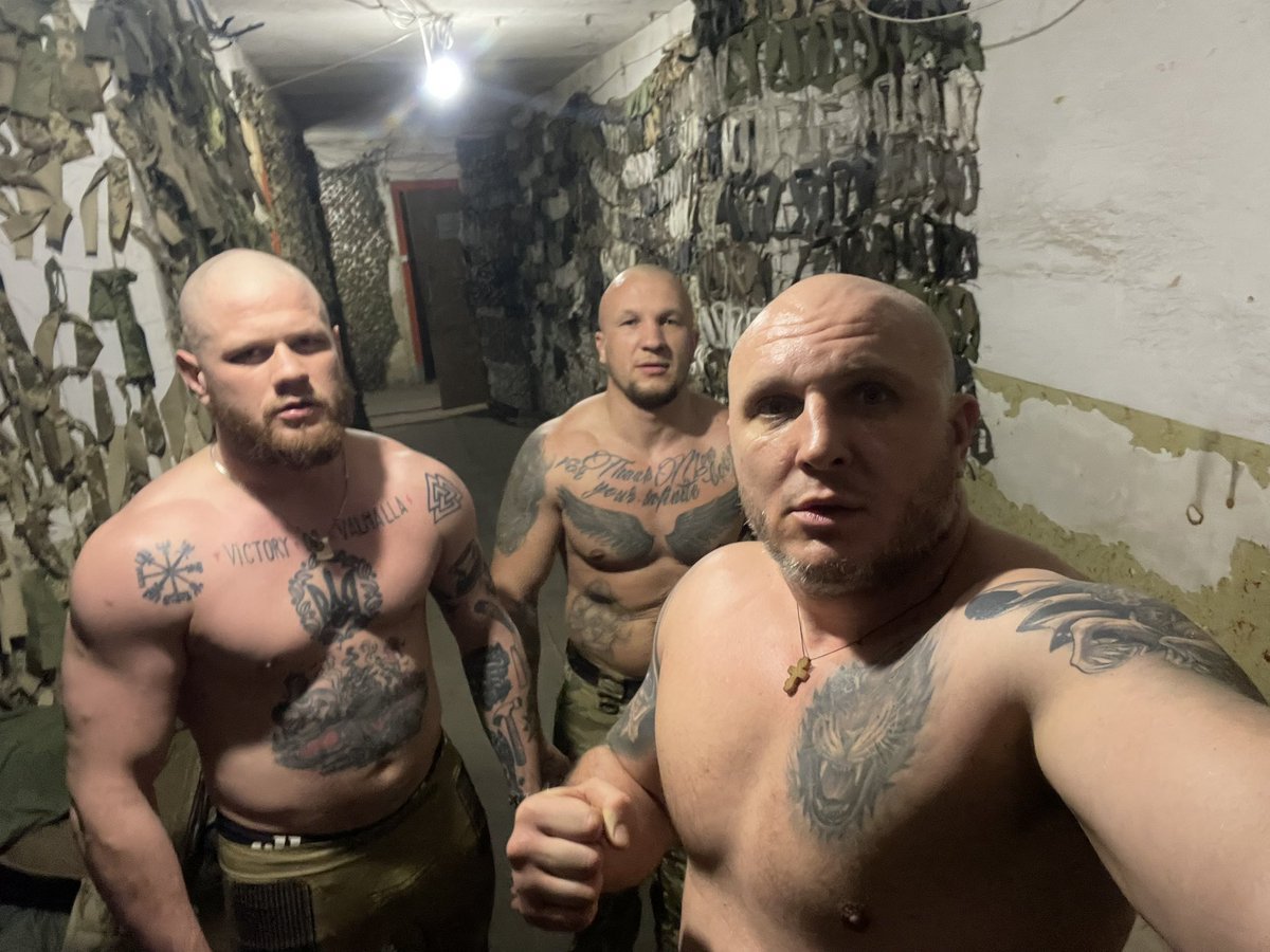 Українські буряти принципово НІЧИМ не відрізняються від бурятів з боліт. Ті самі тупорилі уєбани.