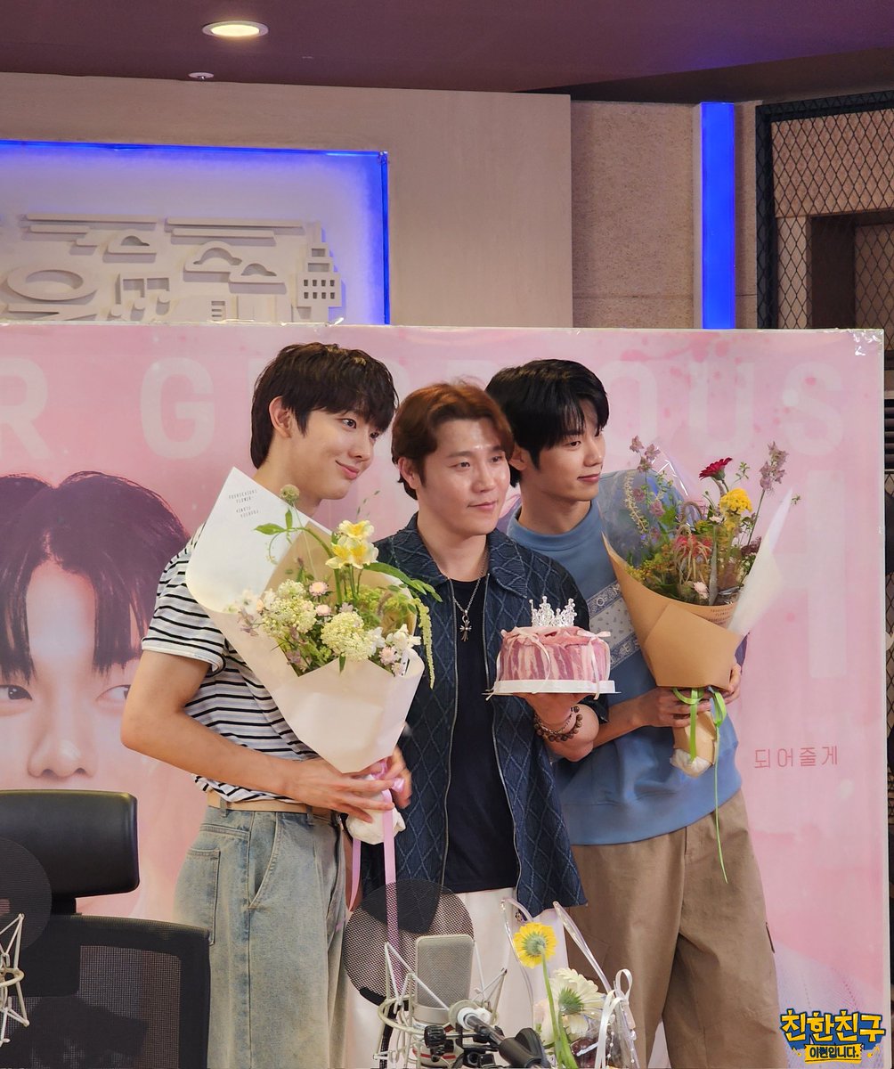 🙌친친🙌
#친한친구이현입니다
#친친서포터즈 #이븐 #EVNNE
#이정현 #유승언 <a href="/EVNNE_official/">EVNNE</a>

현버지와 아들들의 마지막 시간🥲

메인즈의 졸업을 축하합니다...💐
축하해... 축하는 하는데.... 축하는 해....💐😭
정현이,승언이처럼 뿌애앵 울고싶은 마음으로
메인즈의 친친 졸업을 축하해요🥺😭🥺😭