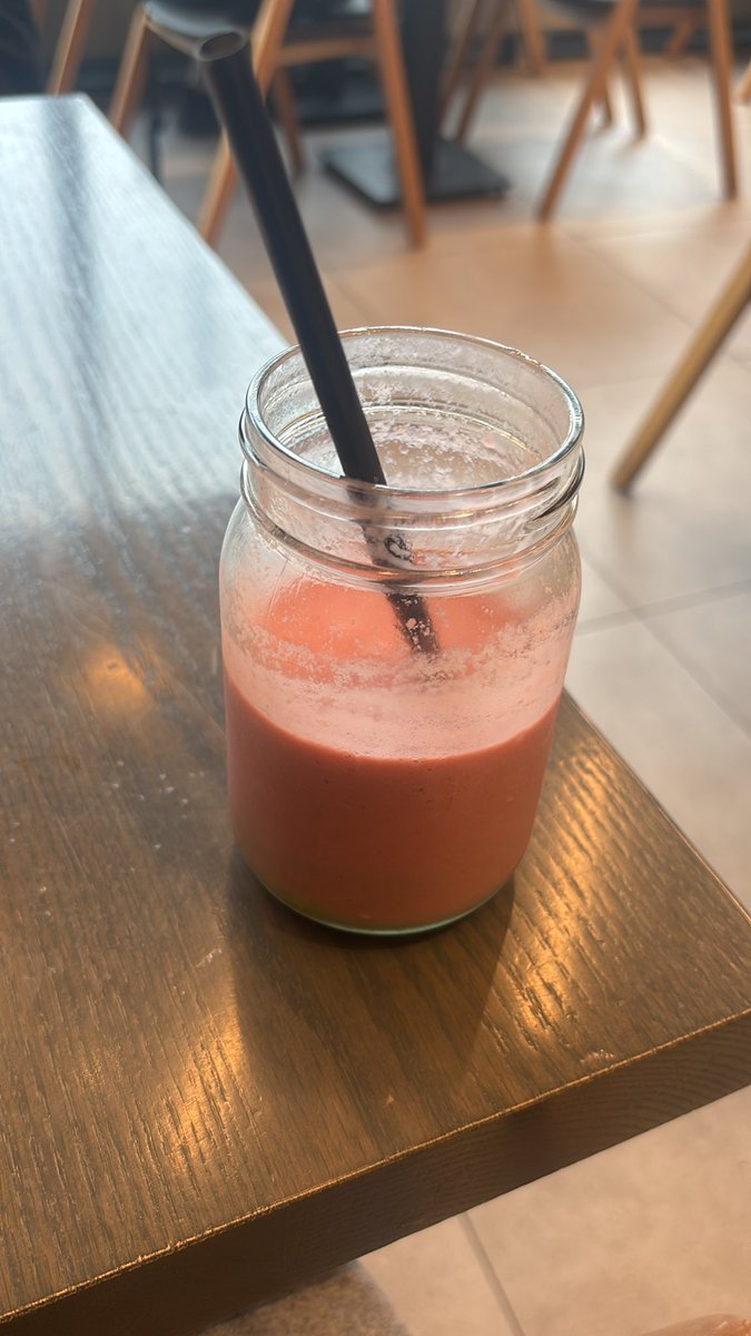 Supa_LoL's tweet image. Smoothie en vaso de cristal, mi favorito🙂‍↕️