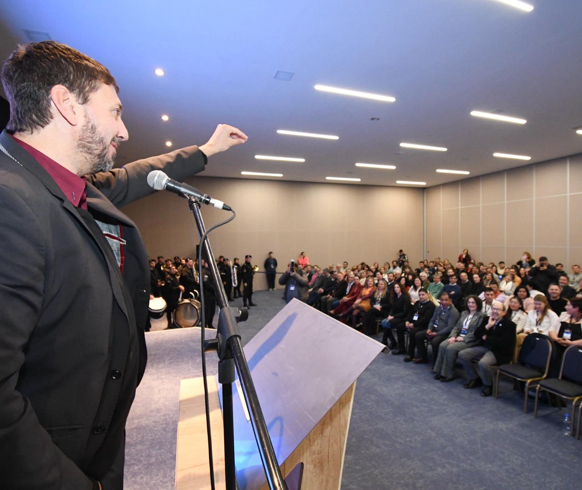 gerardomerinotw's tweet photo. 🌎 28° ENCUENTRO DE MUNICIPIOS TURÍSTICOS EN TRELEW

Hoy dimos inicio en Trelew al 28° Encuentro de Municipios Turísticos, un espacio de intercambio de experiencias, del que están participando más de medio centenar de destinos de todo el país y de nuestra provincia, que fortalece el trabajo colaborativo y posiciona al Turismo como motor del desarrollo económico.

Este encuentro es el primero en la Patagonia y el más austral del país, una gran instancia federal de capacitación práctica llevada adelante por la @RedFederalTuris.