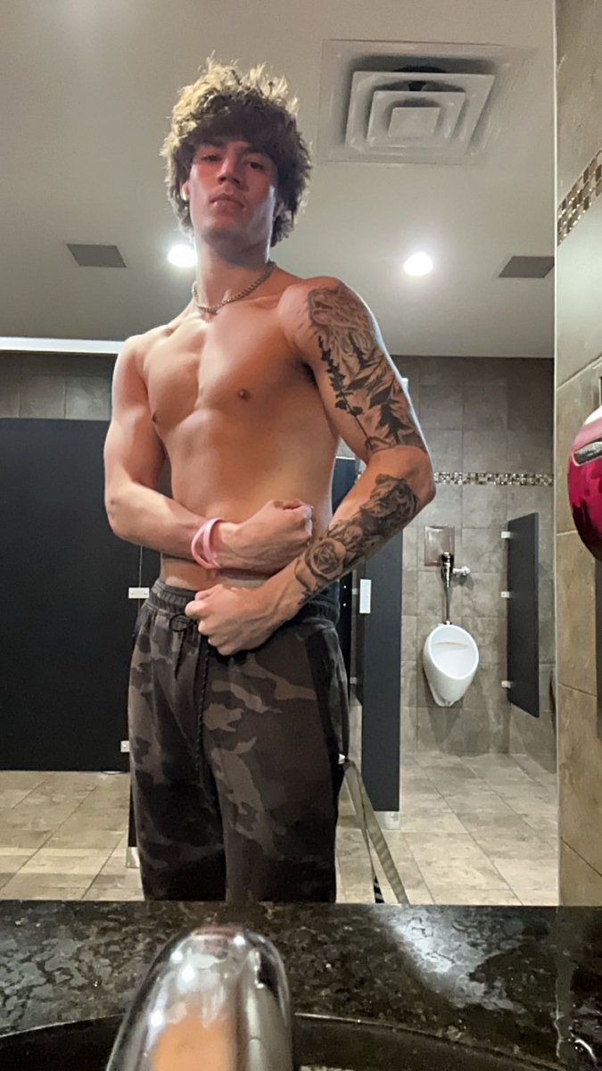 bnetinc's tweet photo. who wanna workout with me next 😏 https://t.co/pXNHZjlimI