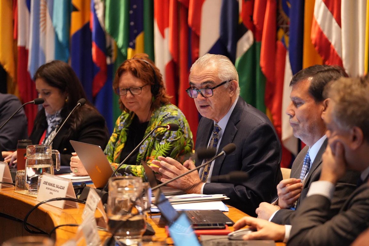 eclac_un's tweet image. 🧵@JoseMSalazarX: Latin America &amp;amp; the Caribbean has made progress in the area of #socialdevelopment, but major gaps &amp;amp; lags remain:
🔸Poverty is far from being eradicated: in 2023 it affected 27.3% of the population, similar to the level in 2014; &amp;amp; extreme poverty was 10.6%⬇️