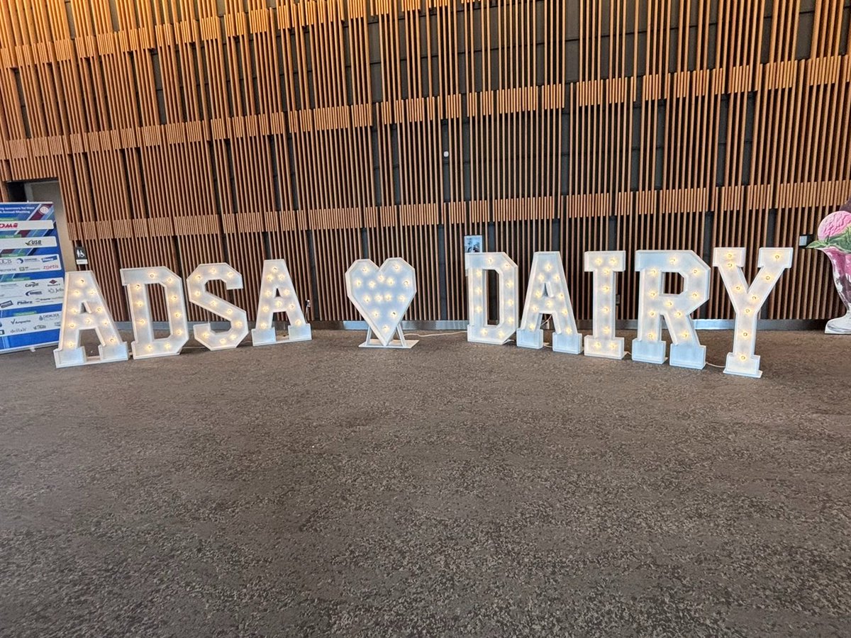 OTomoc's tweet image. En route home after few days in Louisville, Kentucky at #ADSA2025 with the group presenting work from @agriculture_ie funded projects #MetaBoBainne and #PastureNUE @fnsucc