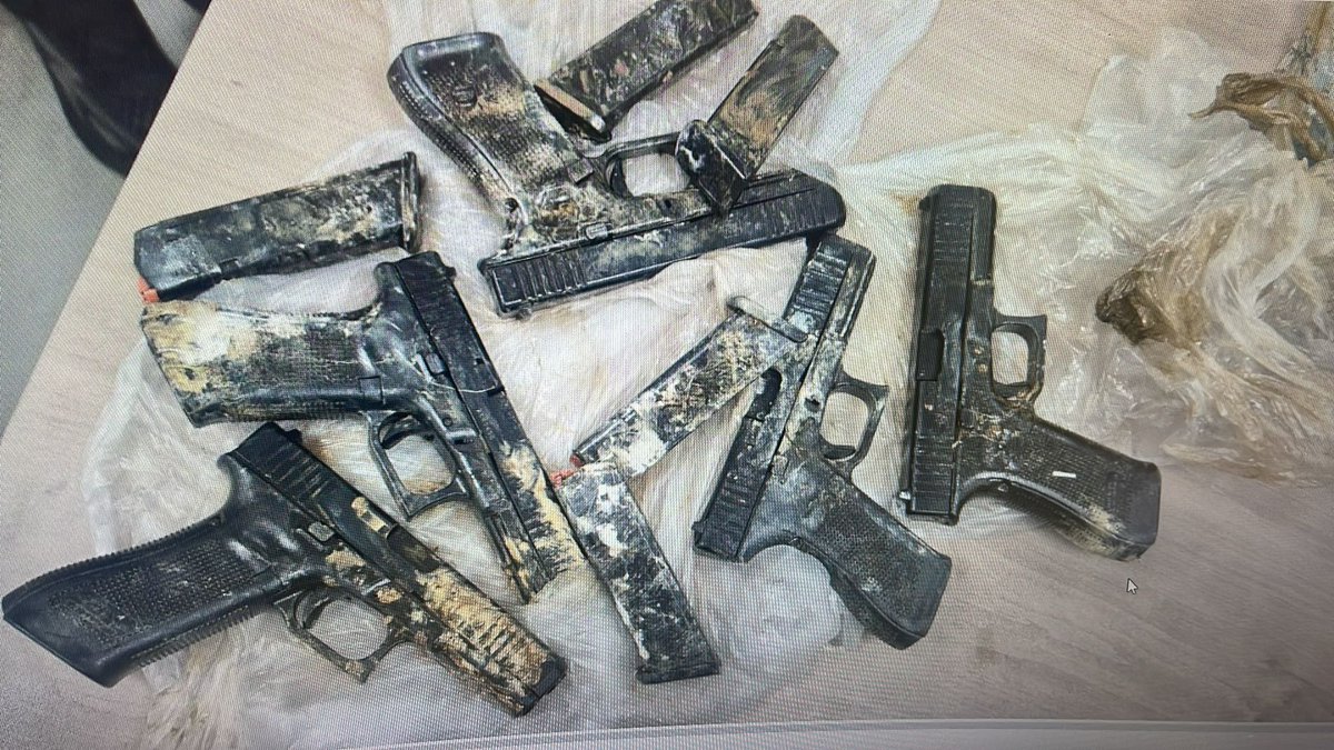 israelpolice's tweet image. Weapons Smuggling Foiled on Israel–Jordan Border
Police officers, together with Customs officials in Eilat, intercepted nine firearms hidden inside the chassis of two vehicles attempting to cross the Rabin Border Crossing from Jordan into Israel.
Three suspects in their 20s,…