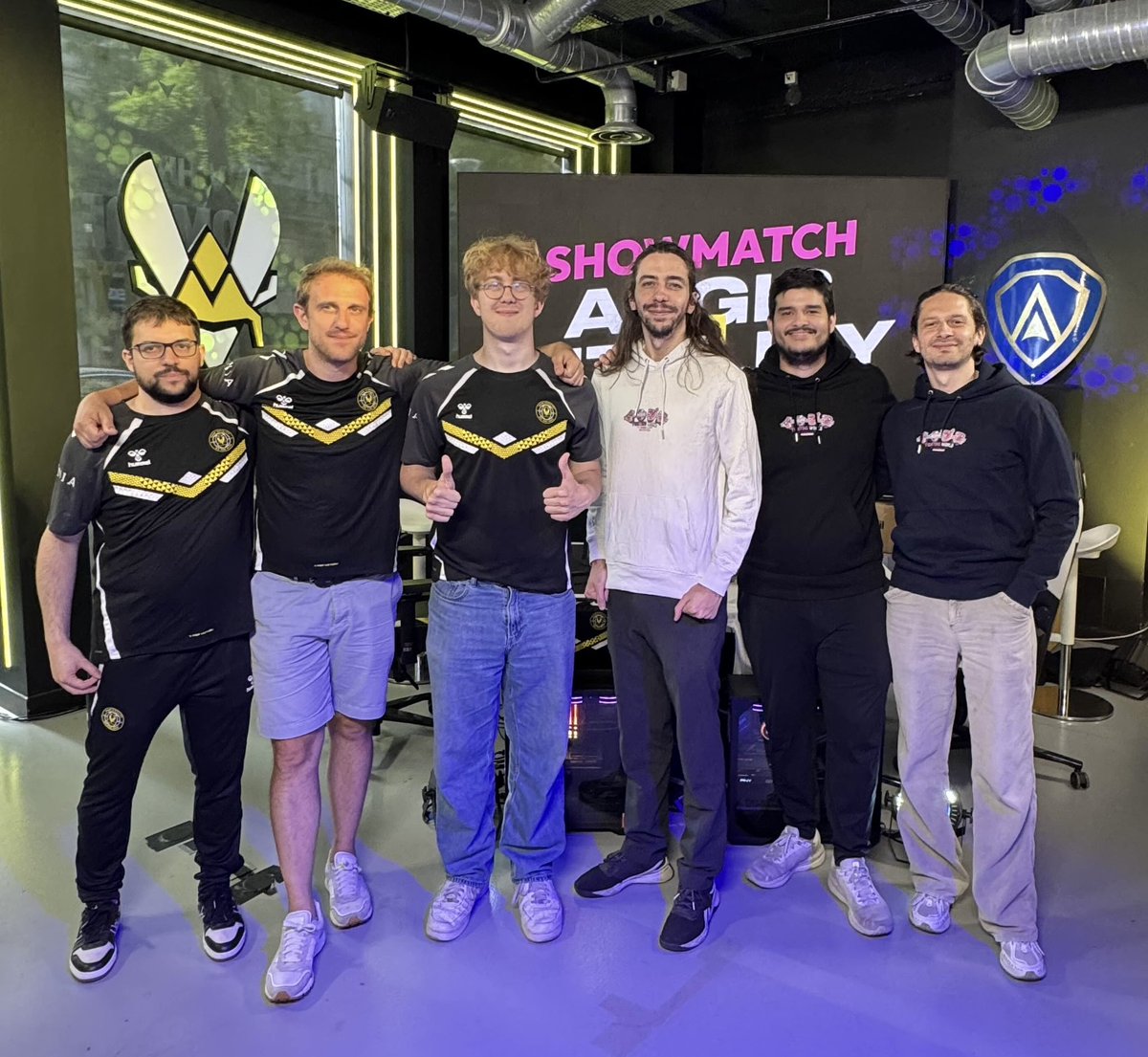 La fine équipe 🤍💛🖤