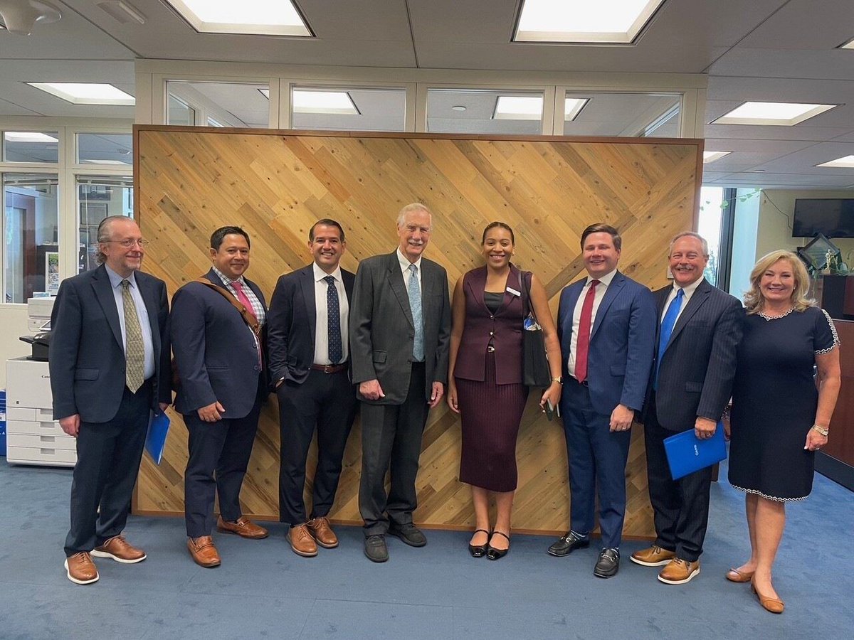 AUVSI's tweet image. Thank you to the 100+ AUVSI members who joined us yesterday in D.C. for #AUVSIHillDay. We met with dozens of congressional offices to advocate for forward-leaning policies that will define the future of autonomous systems.
Full recap: bit.ly/3GlDhfX