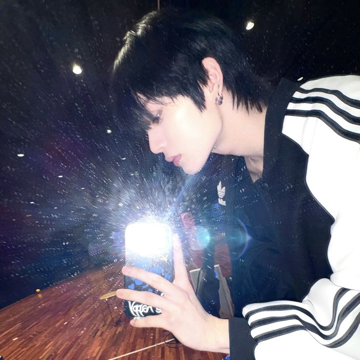 lucky luh▪︎ VAI VER O EN•ENHYPEN IS 7 🎸🐈‍⬛ tweet media