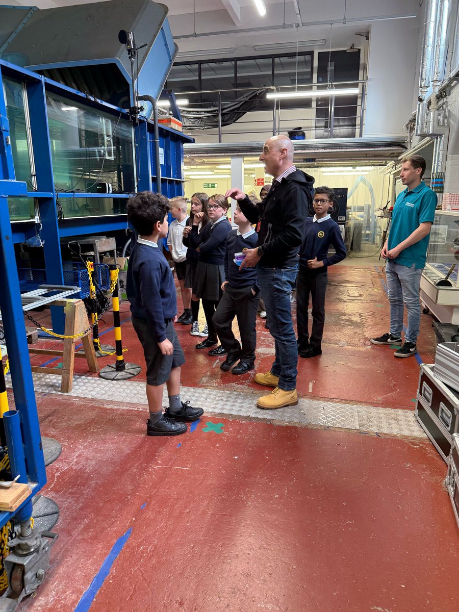 AMBERLEYPRIMARY's tweet photo. Our brilliant Year 5 engineers had an inspiring day exploring innovation at Newcastle University! Future problem-solvers in the making! π οΈπ‘ #STEM #Engineering #PrimarySTEM #NewcastleUniversity https://t.co/94Laqb8Cpr