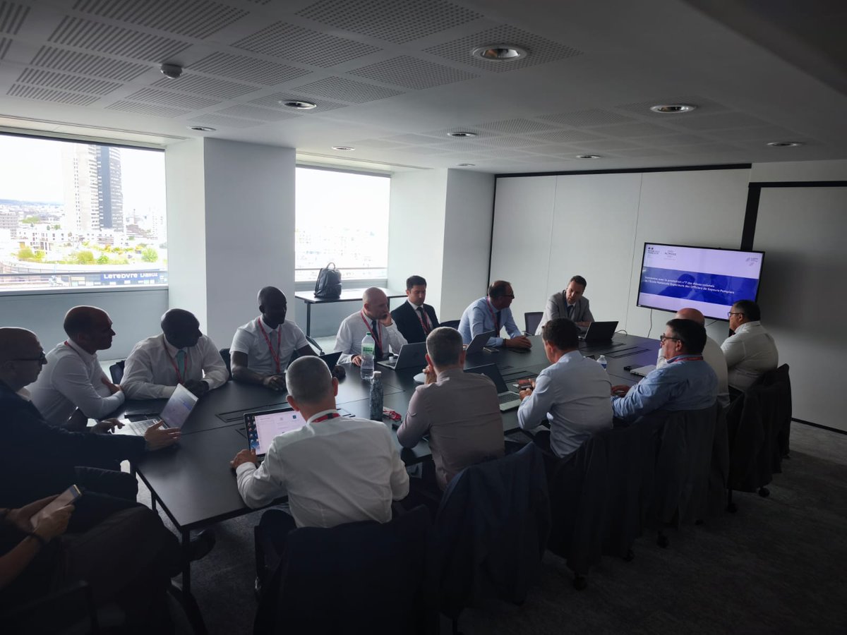 ESD_ENSOSP's tweet image. Présentation du réseau radio du futur #RRF à l&apos;@ACMOSS_FR.
Une nouvelle ère pour les communications numériques s&apos;ouvrent pour les acteurs de sécurité et secours, et notamment les #SDIS.