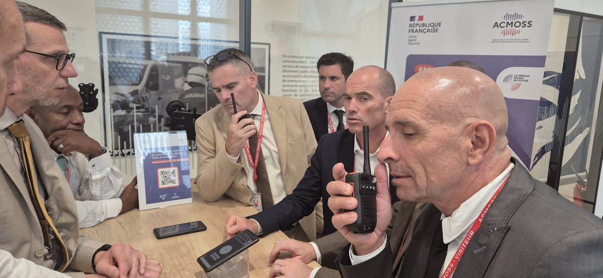 ESD_ENSOSP's tweet image. Présentation du réseau radio du futur #RRF à l&apos;@ACMOSS_FR.
Une nouvelle ère pour les communications numériques s&apos;ouvrent pour les acteurs de sécurité et secours, et notamment les #SDIS.