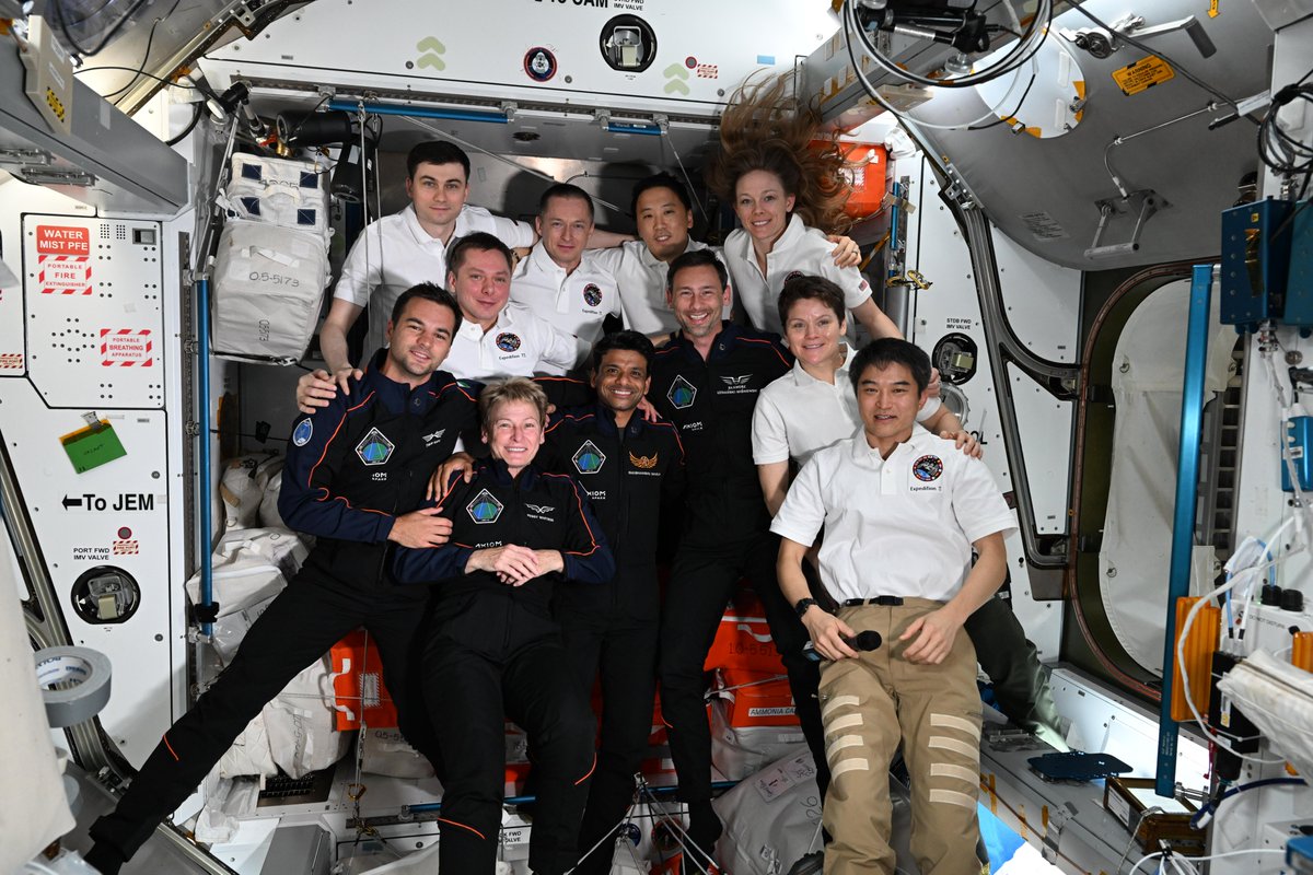 Astro_Ayers's tweet image. Our Ax-4 crewmates made it safely aboard the @Space_Station today! It was a pleasure and an honor to monitor their approach and work the hatch opening.
I also got a couple good photos as they caught up and approached from below the station!
Welcome Peggy, Shux, Suave, and…