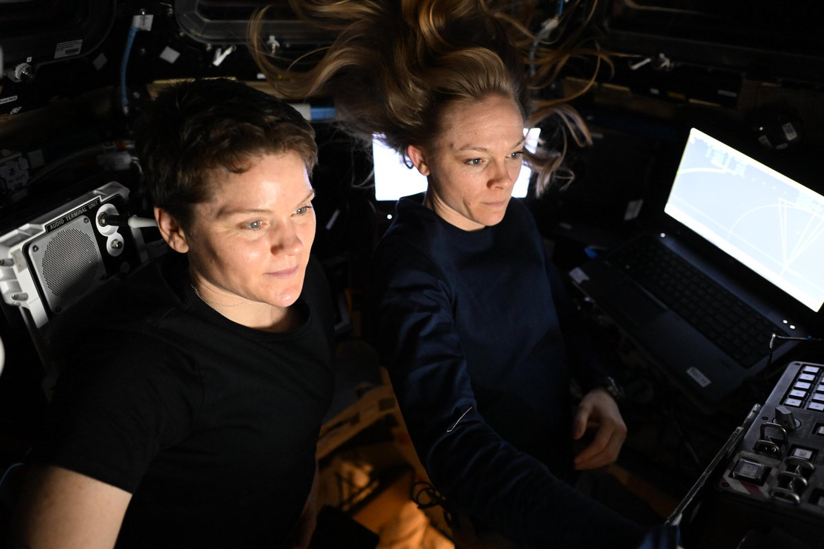 Astro_Ayers's tweet image. Our Ax-4 crewmates made it safely aboard the @Space_Station today! It was a pleasure and an honor to monitor their approach and work the hatch opening.
I also got a couple good photos as they caught up and approached from below the station!
Welcome Peggy, Shux, Suave, and…