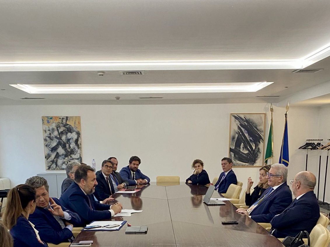 ItalyinEU's tweet photo. 🇮🇹🇪🇺| Il Ministro per gli Affari Europei, PNRR e Coesione @TommasoFoti ha incontrato il personale @ItalyinEU a cui ha espresso apprezzamento per il lavoro di squadra nel promuovere gli interessi dell’Italia nell’UE, con focus sui dossier politici prioritari https://t.co/Zl9QUbeeNh