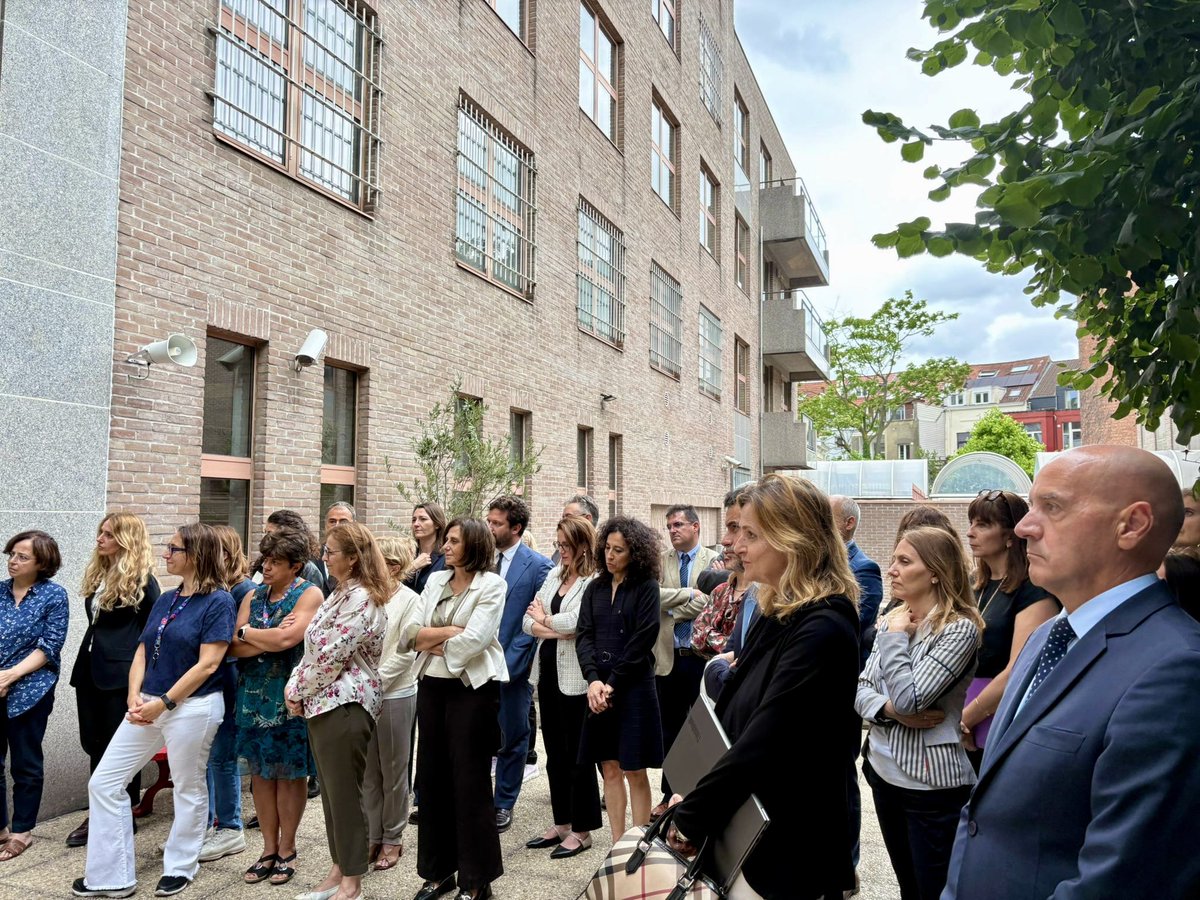 🇮🇹🇪🇺| Il Ministro per gli Affari Europei, PNRR e Coesione <a href="/TommasoFoti/">Tommaso Foti</a> ha incontrato il personale <a href="/ItalyinEU/">Italy 🇮🇹 in EU</a> a cui ha espresso apprezzamento per il lavoro di squadra nel promuovere gli interessi dell’Italia nell’UE, con focus sui dossier politici prioritari