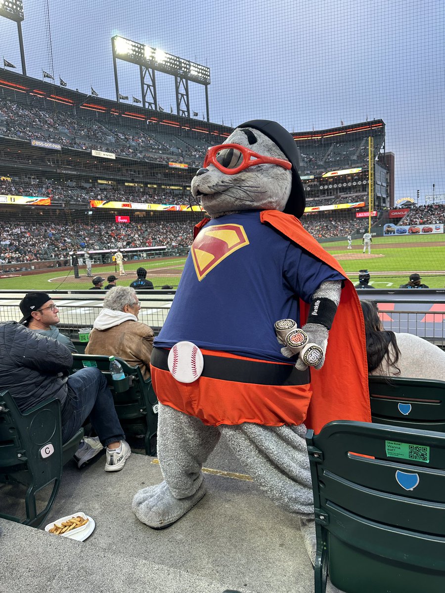 LouSeal01's tweet image. The “S” stands for Seal! #SFGiants #UpUpAndAway