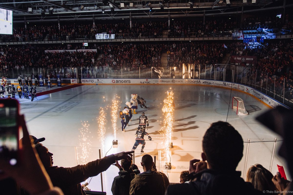 Il n’y a (déjà) plus aucun siège disponible à l’abonnement ! 🤯

Avec un taux de fidélité record, le public angevin a répondu présent dans cette campagne pour soutenir nos joueurs en 25/26 : 𝐌𝐄𝐑𝐂𝐈 💙❤️

Derniers abonnements disponibles en DEBOUT 🔄
