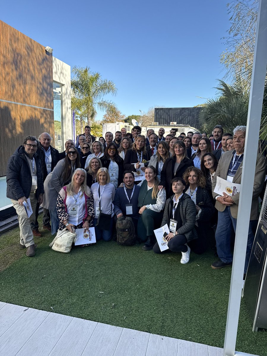francagrippo's tweet photo. La Sexta Sección dice presente en este Congreso histórico.💜🦁
Con referentes de cada rincón del sudoeste bonaerense, pensando juntos la Provincia que queremos.
#CongresoLLA #EnPBAEsKirchnerismoOLibertad https://t.co/jIJLwSALWb