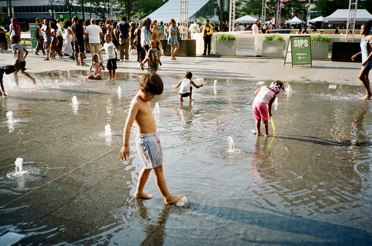 docsow1's tweet image. Summer fun on film #kodakgold200