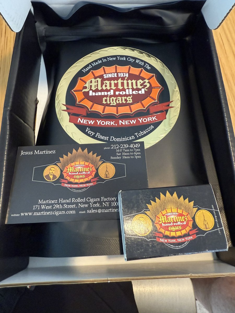 mmleak1605's tweet photo. Just been to the most amazing place in New York. Martinezโs hand rolled cigar shop. Watching them hand roll cigars in the shop while smoking one. #whatajob @MartinezCigars https://t.co/1BheRl8dJw