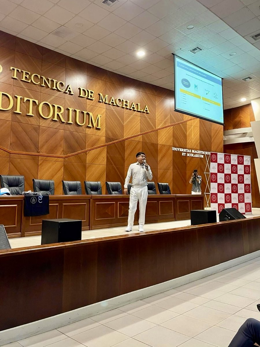 2btube_latam's tweet image. ¡Así vivimos esta experiencia junto a grandes mentes creativas! 🙌
Gracias Conecta Fest por recibirnos con tanta buena vibra.
@UTMACH @CamCMachala

#2bLatam #ConectaFest #ContenidoDigital