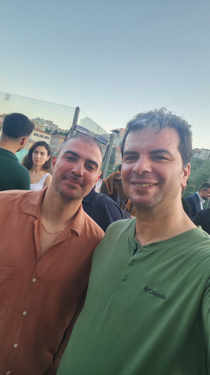 Kaderde <a href="/CryptoKemal/">Crypto Kemal 🥷</a> le tanışmakta varmış. Saçlarımı bilerek dağıttım😀