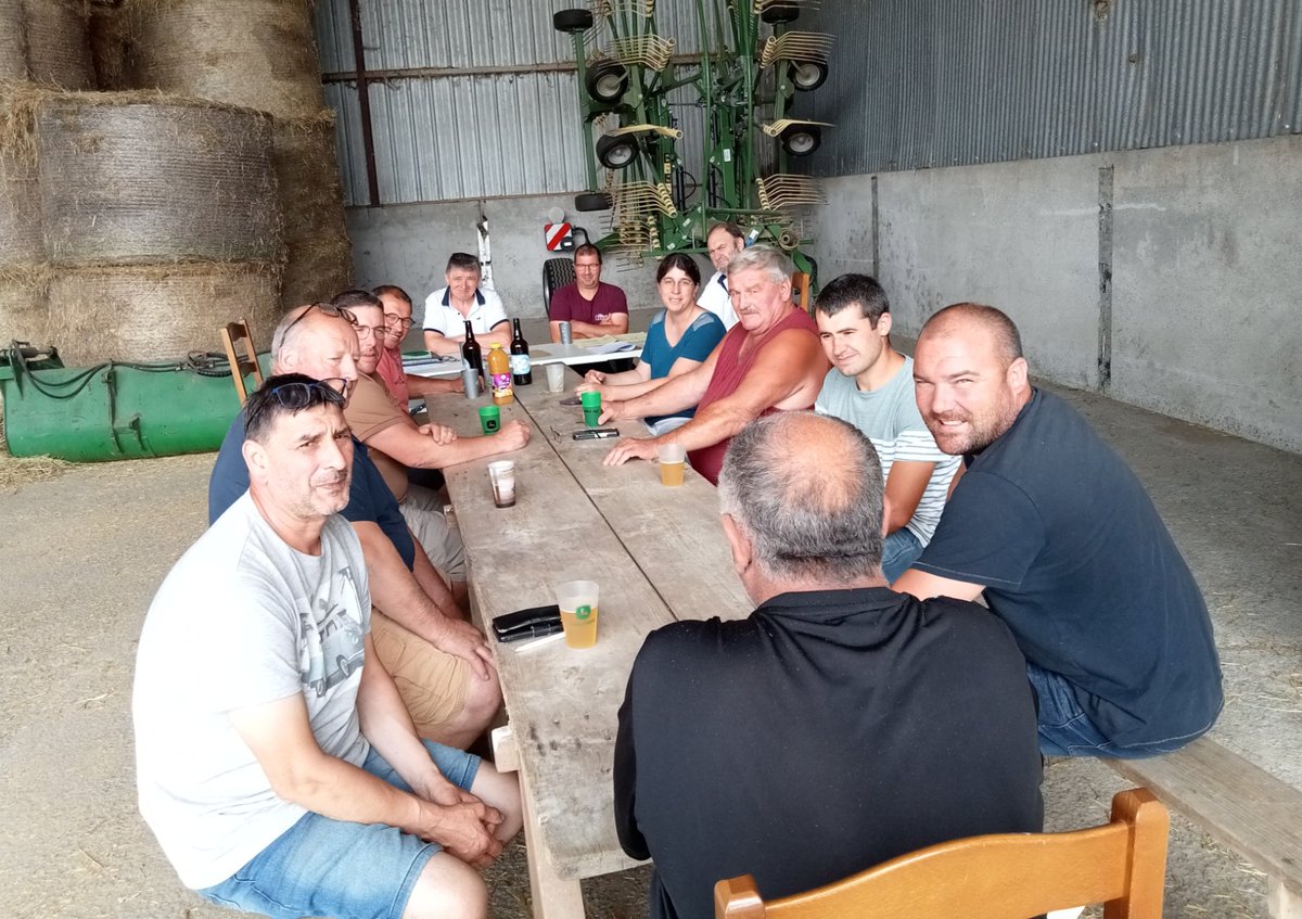 FDSEAVendee's tweet image. 🔴🟢 Réunion d'UCSEA #FDSEA85 + @JAVendee Pays de Pouzauges pour échanger sur les dossiers structure, le renouvellement du réseau, et profiter d'un temps convivial !