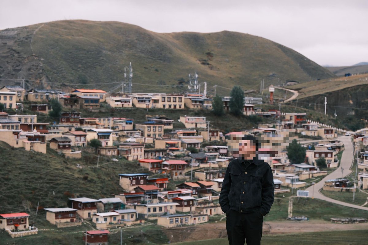 福州 男生征婚 ，宠老婆型，听话服从妻管严爱好者‖年龄25，177/145，无婚史，本科毕业。

读书的时候半工半读也算比较早步入社会，目前经营一家50人的市政公司，年收入在同龄人中出类拔萃。房车均有，路虎代步。

平时自己爱好旅游，户外，极限运动。

有适龄女生直接私我