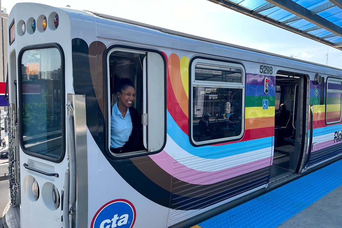 The 54th Annual Chicago Pride Parade is this Sunday, June 29! 🏳️‍🌈 Plan your trip now and learn how you can use public transit to get to and around the parade route by visiting rtachicago.org/blog/2025/05/2…. 🚌