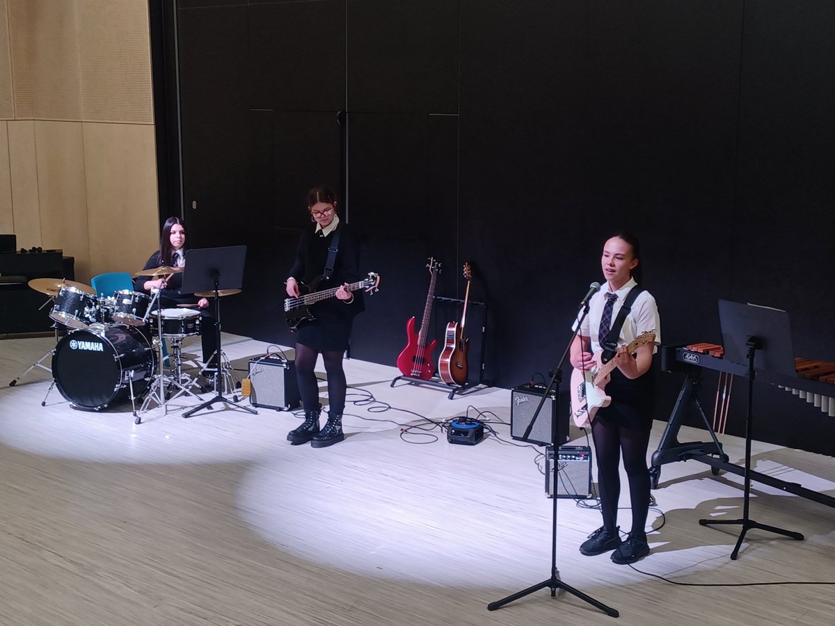 A fantastic variety of talent lit up the stage this afternoon at our very own Sinclair's Got Talent show. From solo singers and bands to dancers and even a comedy magic act, the lineup was full of entertainment! Congratulations to our S1 dancer who took first place!
