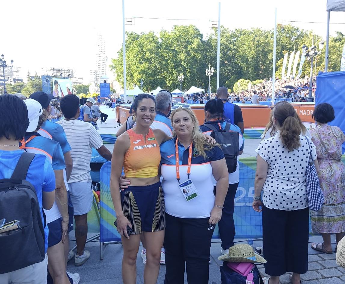 #ATLETISMO: Palacio Real (Madrid). Escenario del salto con pértiga del EUROPEO POR EQUIPOS que hoy arranca.
UN LUJAZO que MARÍA JOSÉ ORUGO, eldense de adopción y presidenta de la Federación de Atletismo de la Comunidad Valenciana, sea JEFA DE DELEGACIÓN DE LA SELECCIÓN ESPAÑOLA
