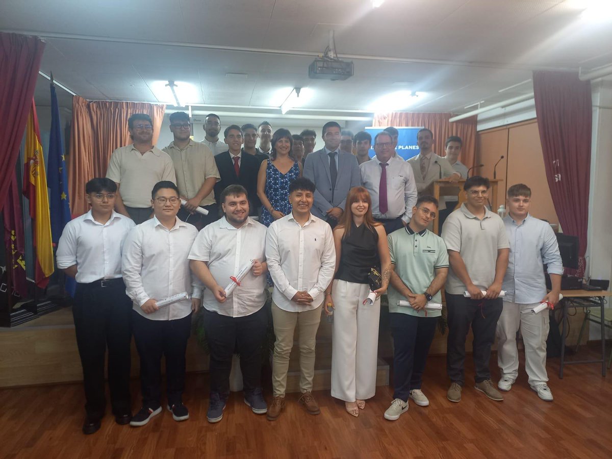 Educarm (@educarm) on Twitter photo 🏅¡Enhorabuena a los alumnos de Grado Superior de Desarrollo y Aplicaciones Web Bilingüe, Grado Medio de Sistemas Microinformáticos y Redes (bilingüe) y a los alumnos de FP Básica de Informática y Comunicaciones del <a href="/iesjoseplanes/">IES JOSÉ PLANES</a> que hoy se gradúan!
#FP #LlegarásAlto 🏅¡Enhorabuena a los alumnos de Grado Superior de Desarrollo y Aplicaciones Web Bilingüe, Grado Medio de Sistemas Microinformáticos y Redes (bilingüe) y a los alumnos de FP Básica de Informática y Comunicaciones del <a href="/iesjoseplanes/">IES JOSÉ PLANES</a> que hoy se gradúan!
#FP #LlegarásAlto