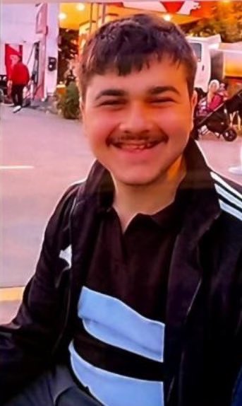 6 ay önce TECAVÜZE uğrayarak hamile bırakılan 18 yaşındaki Oya Budak, yaşadığı olay sonrası nişanı bozulan eski nişanlısı Samet T. tarafından bebeğiyle birlikte KATLEDİLDİ ! Bu yavşağın suratını unutmayın. Maktulü değil faili ifşalayın.
#OyaBudak