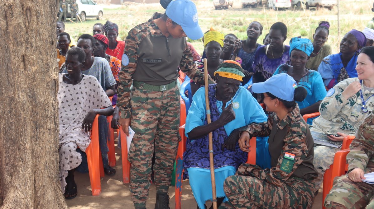 What is a Female Engagement Team? It’s patrolling women peacekeepers from #UNMISS🇺🇳 who engage entire communities – because women make up 50 % of any society, including here in #SouthSudan 🇸🇸. “We ensure civilians are safe; we speak to women about their challenges, particularly