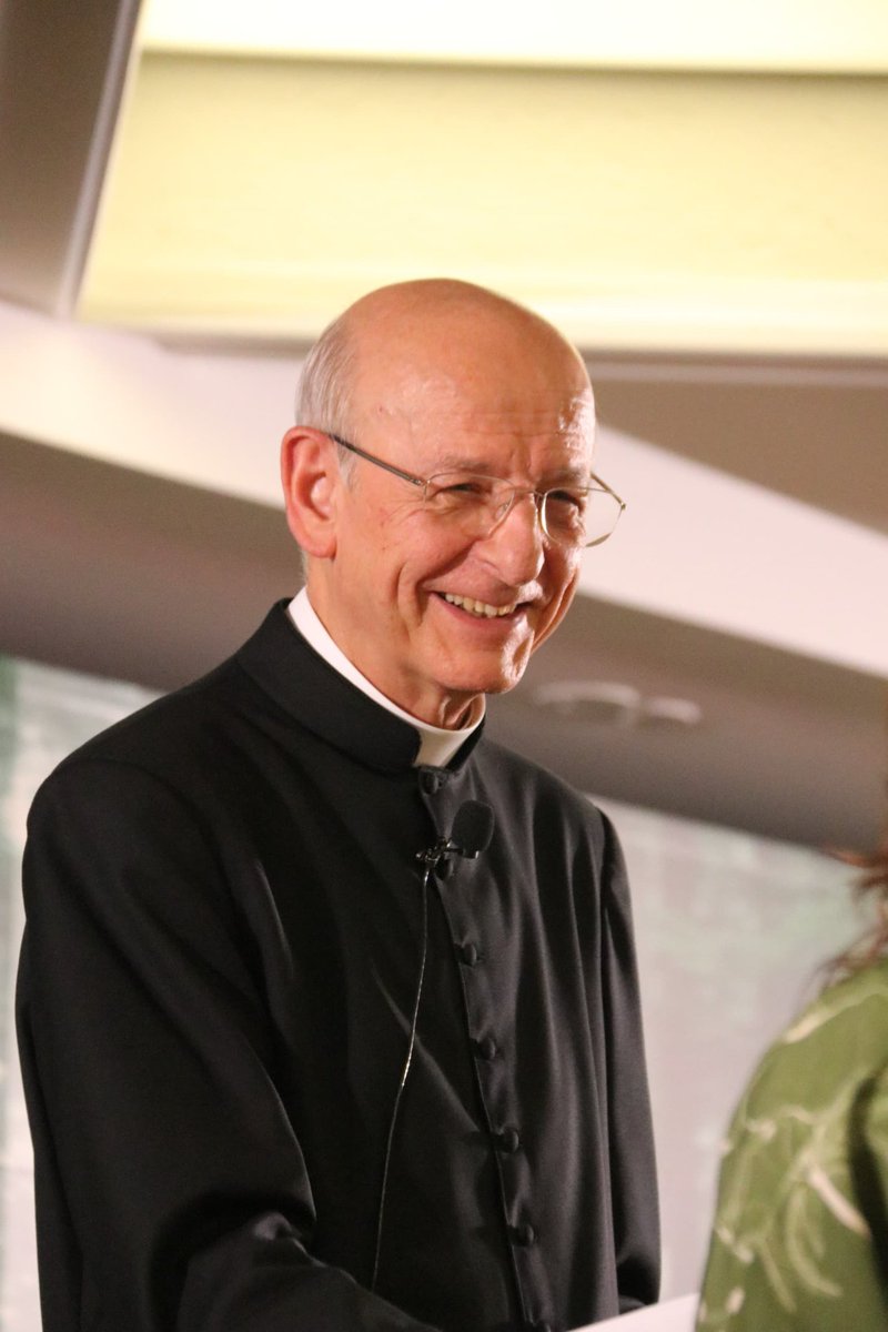 "Siamo chiamati ad amare questo mondo, non un ipotetico altro mondo in cui magari potremmo pensare di stare più a nostro agio". - Mons. Fernando Ocáriz nella Messa di oggi per la festa di san Josemaría.
