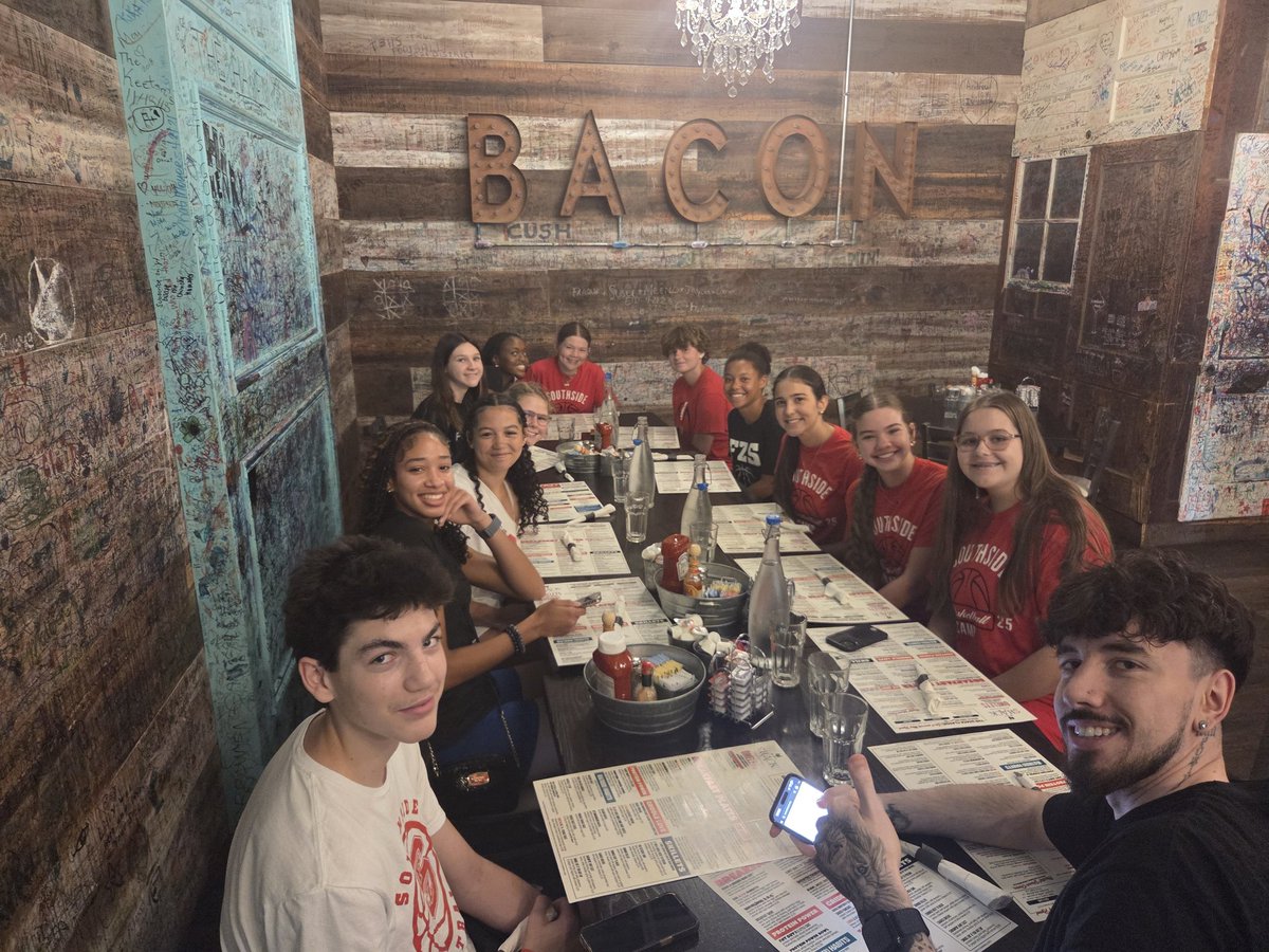Last day of camp! Youth camp was very competitive and we have some good young hoopers! Followed this up with a team lunch at The Shack! Love this job! 🏀💪 <a href="/ZumSouth/">Bulldogs</a> #SouthSideStrong