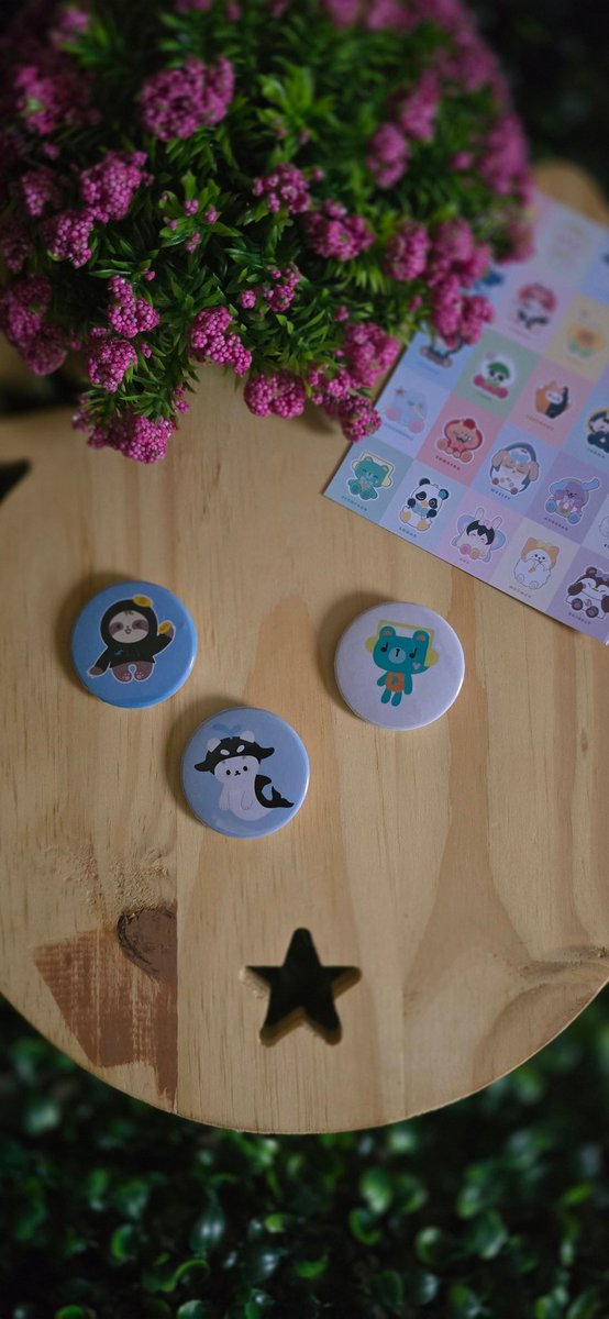 ✨ Os mascotes mais fofos da GMMTV agora em versão botton! Quem aí vai colecionar todos? 😍
#BottonsGMMTV #MascotesGMMTV #FofuraEmDoseDupla
#Polcasan