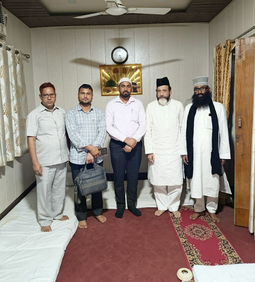 आज उत्तर प्रदेश के बरेली शरीफ में हजरत मौलाना अल्लामा तौकीर रजा साहब से मिलकर देश के मौजूदा हालात और इस देश में नफरतवादी जो विचारधारा बड़े पैमाने पर मजलूमों पर जुल्म और नाइंसाफी के साथ-साथ नुकसान पहुंचाने का काम कर रही है उसे मुद्दे को लेकर गहराई से चर्चा हुई।