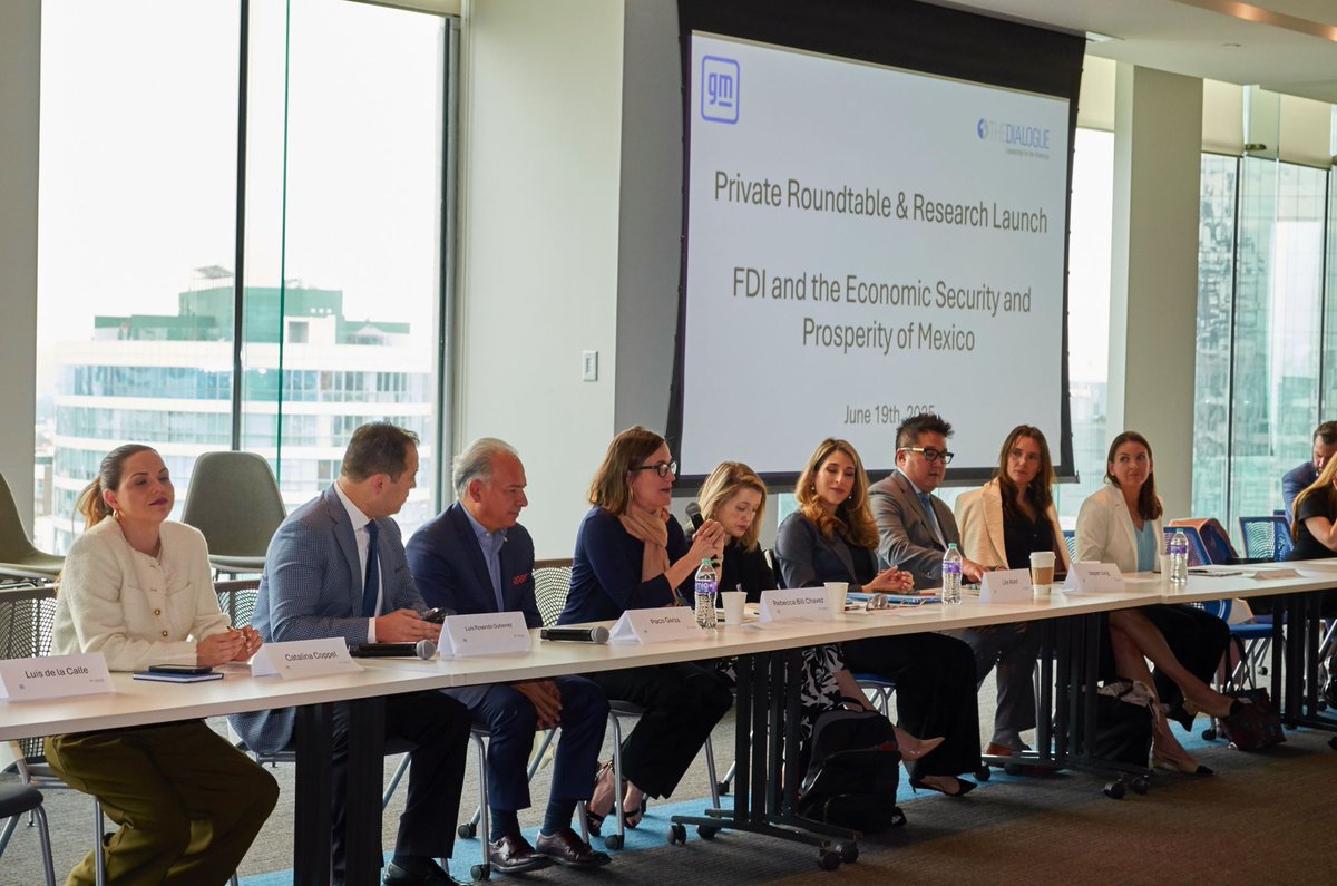 MexicoProgram's tweet image. 🔵 What’s at stake for #Mexico in the face of #China’s growing role in its auto industry?
In a private roundtable with @GM in Mexico City, the @The_Dialogue explored #FDI and economic security, featuring insights from @MyersMargaret latest report and key voices from 🇲🇽🇺🇸