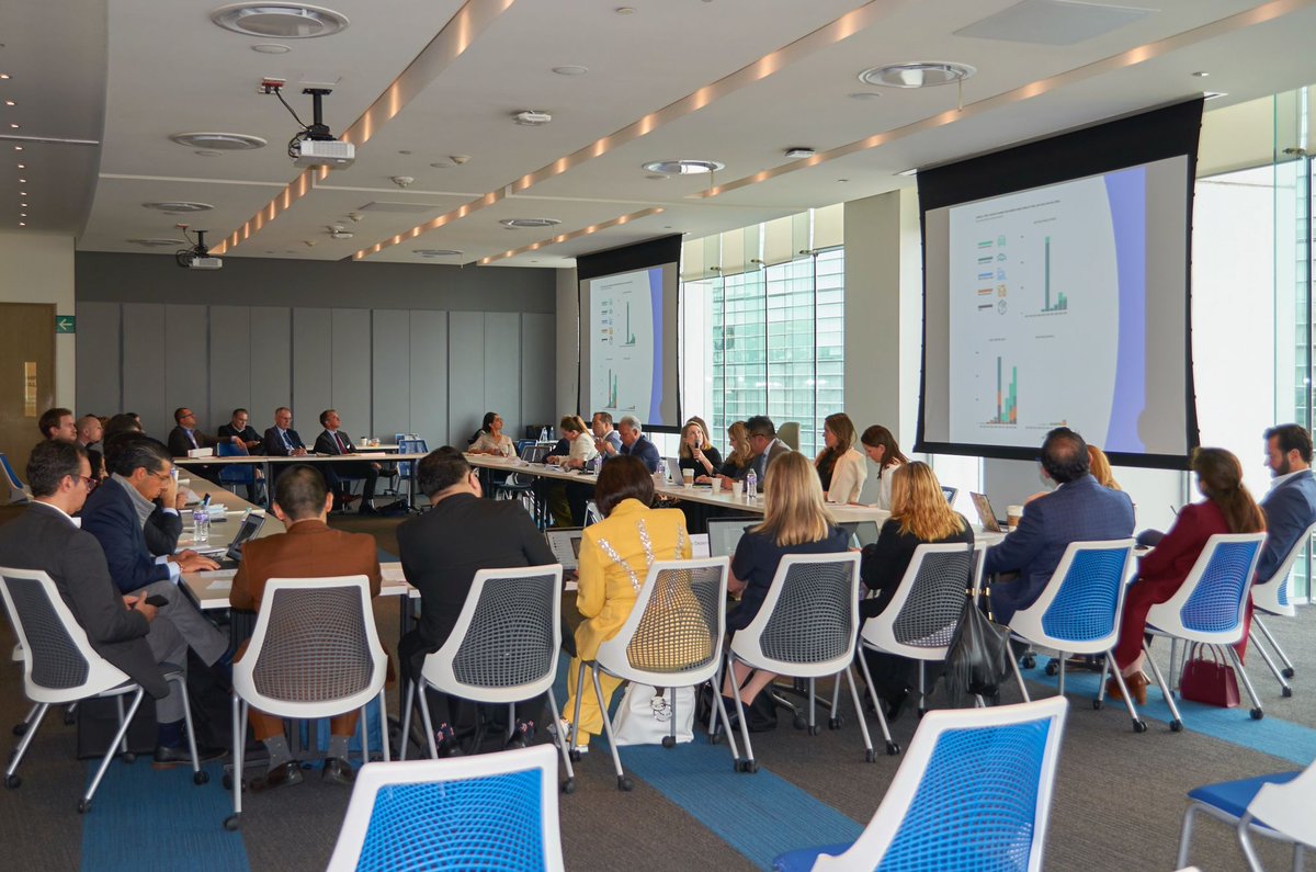 MexicoProgram's tweet image. 🔵 What’s at stake for #Mexico in the face of #China’s growing role in its auto industry?
In a private roundtable with @GM in Mexico City, the @The_Dialogue explored #FDI and economic security, featuring insights from @MyersMargaret latest report and key voices from 🇲🇽🇺🇸