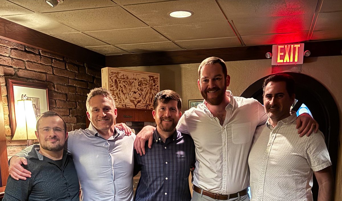 AJGrossbach's tweet image. Bittersweet goodbye to our fellow Dr. Nathaniel Toop last night. Dr. Toop is a phenomenal surgeon and going to do great things. Watched him grow as a surgeon for the past 8 years through residency and our complex deformity fellowship. @Norton_Health is lucky to have him!