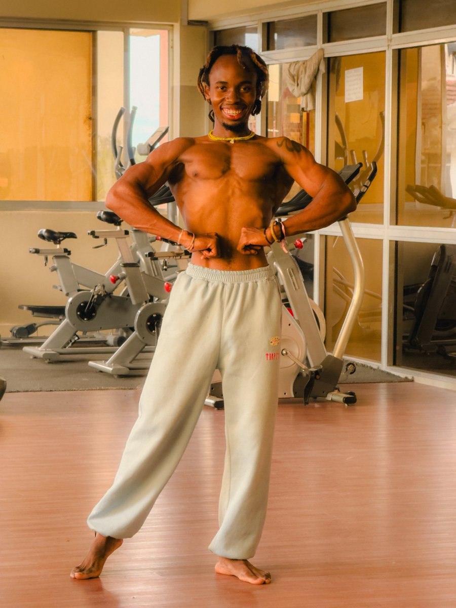 omarphysique_'s tweet image. Lat spread 

#backdays #gymmotivation