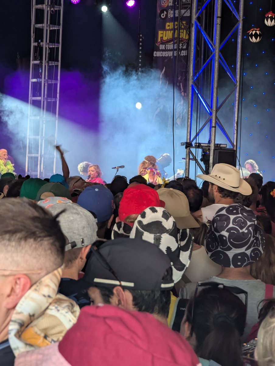 Doreen Doreen absolutely bringing the house down <a href="/theatre_circus/">Theatre and Circus</a> big top. These guys need an even bigger stage as the place was rammed 😍😍

#Glastonbury 
#Glastonbury2025 
#GlastonburyFestival
