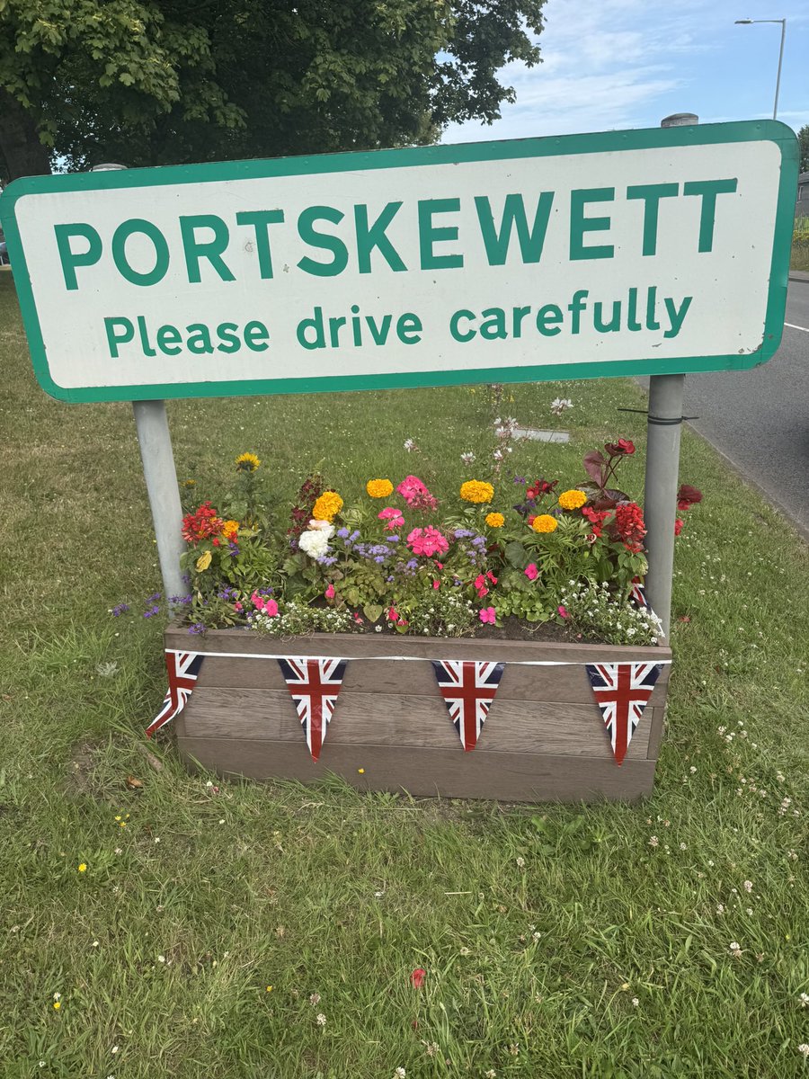 CllrLisaDymock's tweet image. Busy post Full Council dash around the village decorating in time for Portskewett Council Fun Day and Armed Forces Event