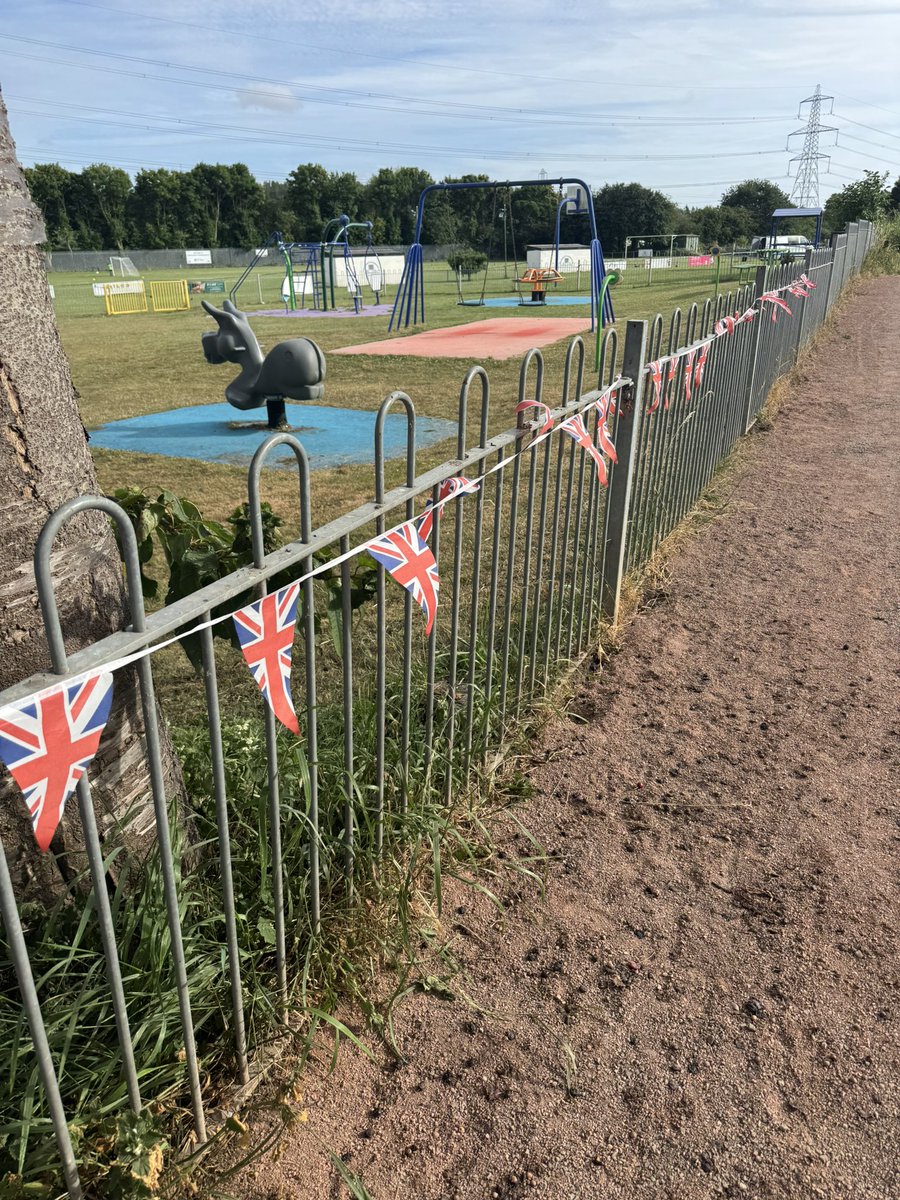 CllrLisaDymock's tweet image. Busy post Full Council dash around the village decorating in time for Portskewett Council Fun Day and Armed Forces Event