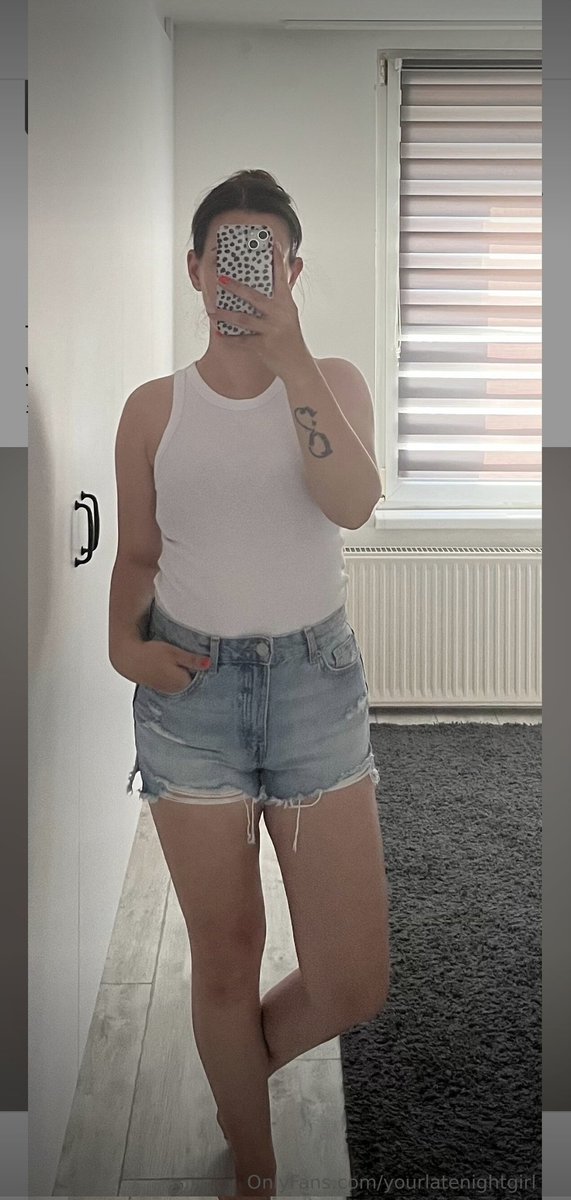 This is just the beginning... What if I showed you more?🔥💋
onlyfans.com/yourlatenightg…

#FirstPost #MirrorSelfie #GirlNextDoorVibes